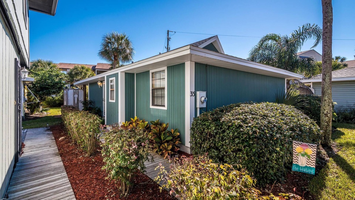 Surfcrest Village Cottage | Welcome To Slice of Paradise Where Cool Ocean Breezes Welcome You.