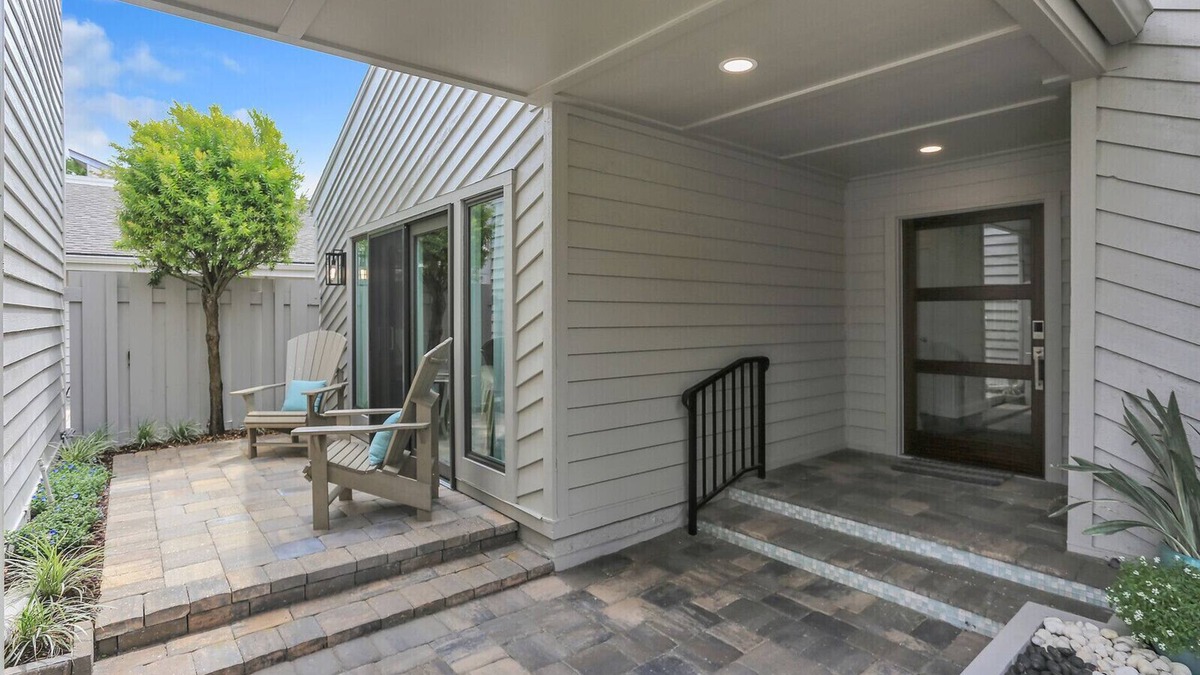 Sawgrass House | Welcome to The Greens @ Sawgrass Country Club. Upscale resort living.