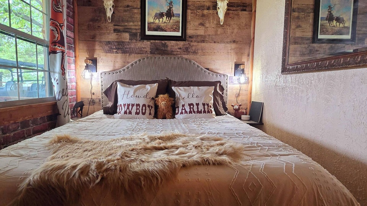 Gainesville House | Welcome to the Bunkhouse!nWestern inspired container home close to Bull Shoals