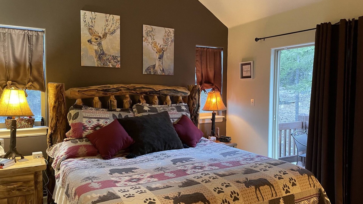 Buena Vista House | Welcome to the forest! Peace and quiet are at your doorway.