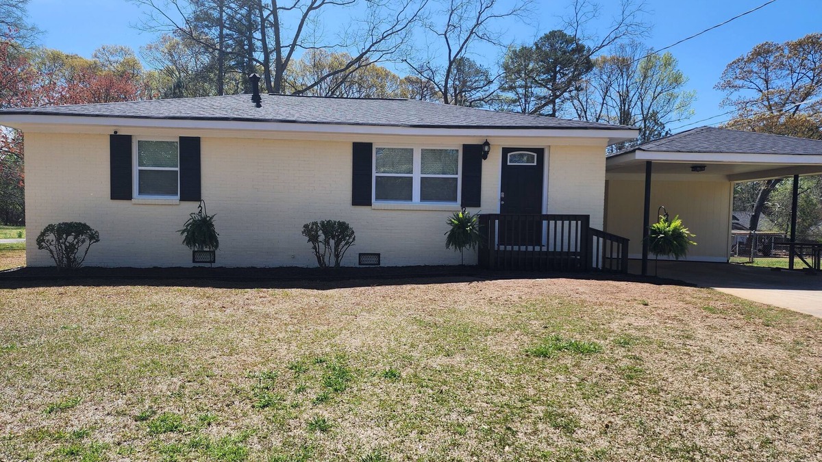 Covington House | Welcome to the Hollywood of the South! 2 miles from Covington Square.