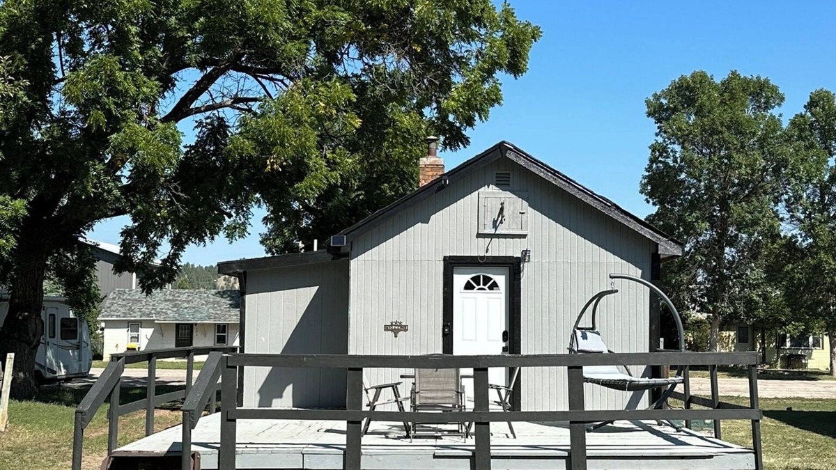 Hulett House | Welcome to The Hulett Hideout in historic downtown! Walk everywhere!