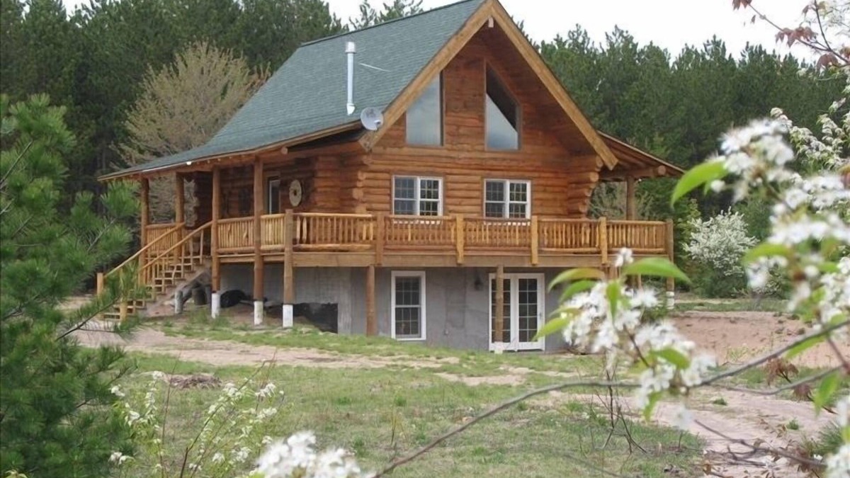Atlantic Mine House | Welcome to 'The Log Cab-Inn' - Where Great Memories Are Made