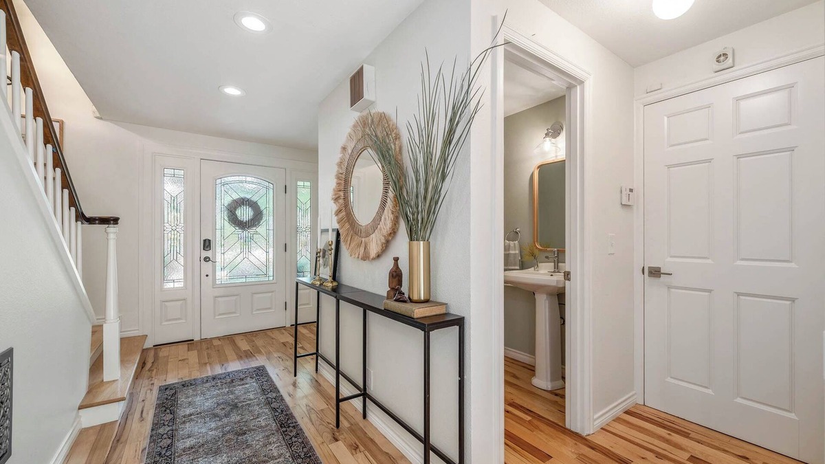 Harlow House | Welcome to The Nest, there's plenty of room for the whole flock near Autzen!