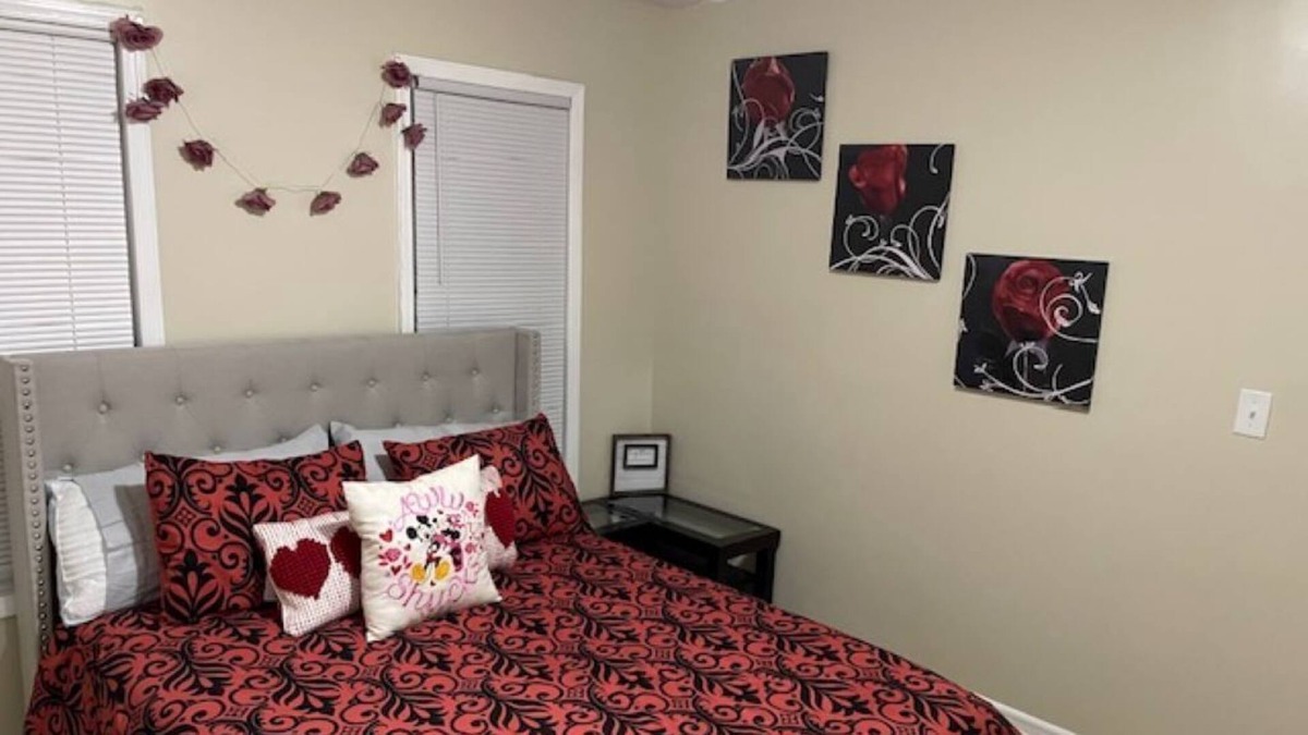 York Apartment | Welcome to the only Adult Playhouse catering to all lifestyles.