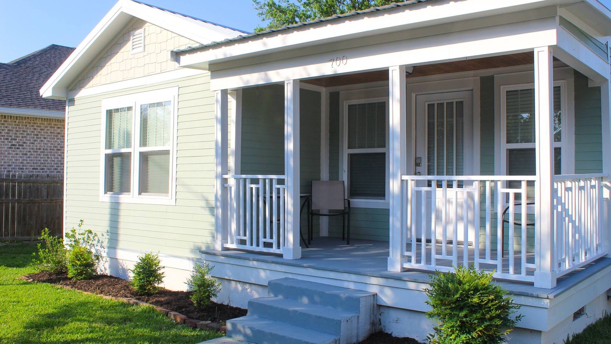 Gulfport Cottage | Welcome to The Oyster Shack! The Coast's cutest coastal cottage!