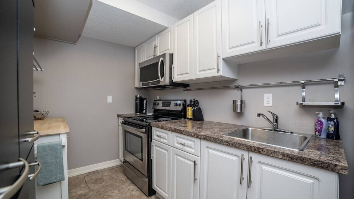 Regina Apartment | Welcome to the "Robin's Nest"