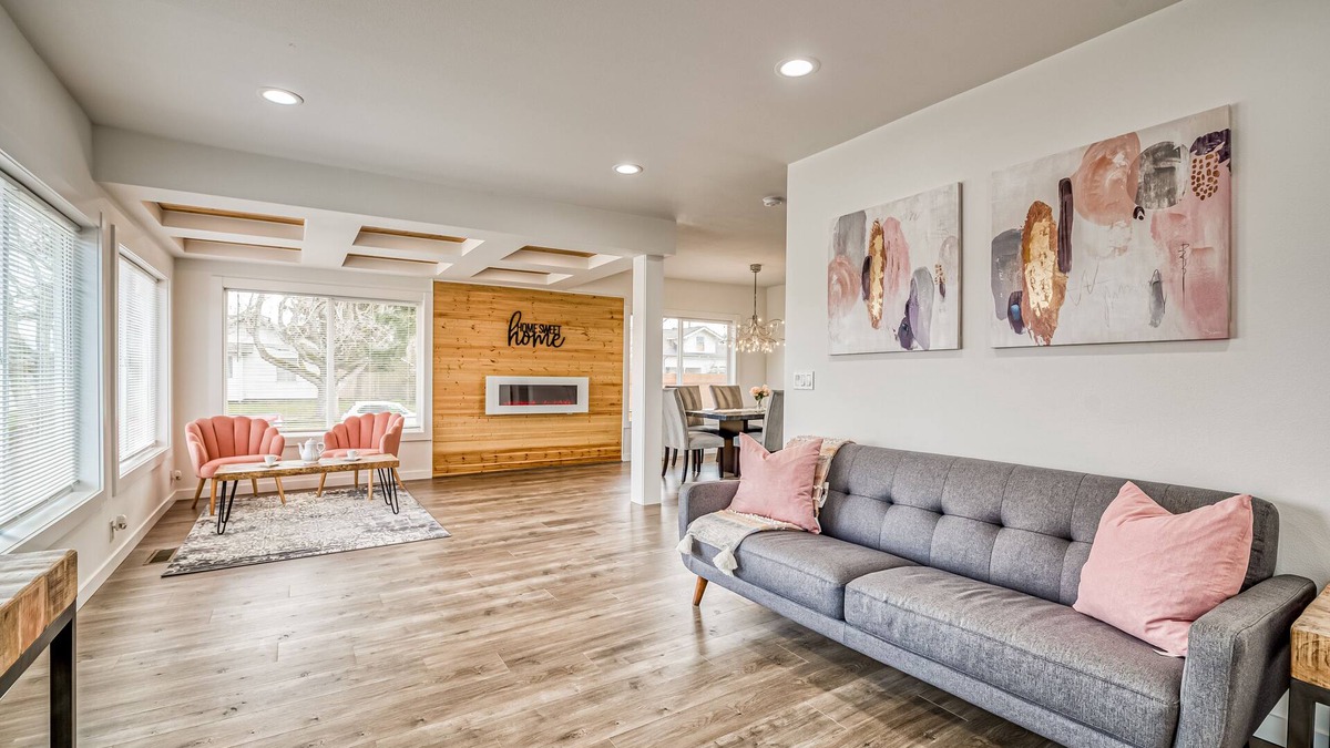 Eastside House | Welcome to the Safehouse! Modern remodeled 5 bedroom home in Tacoma duplex! n