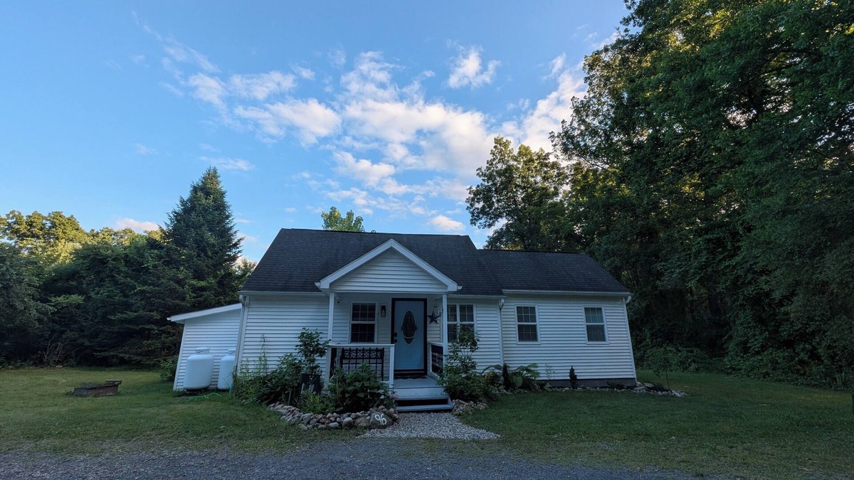 Queensbury Cabin | Welcome to the Starry Night Cabin, your perfect year-round getaway!