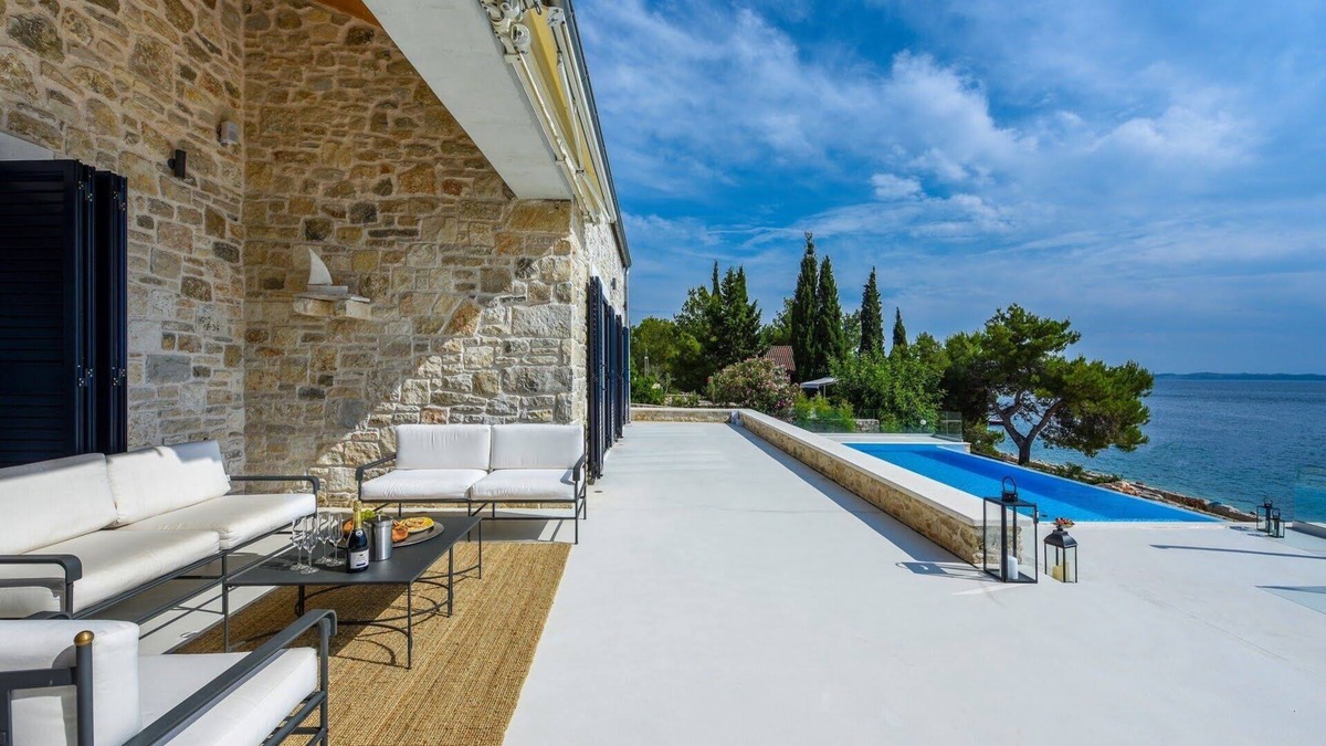 Zdrelac Villa | Welcome to the stunning Villa on the coast of the beautiful island of Pašman!