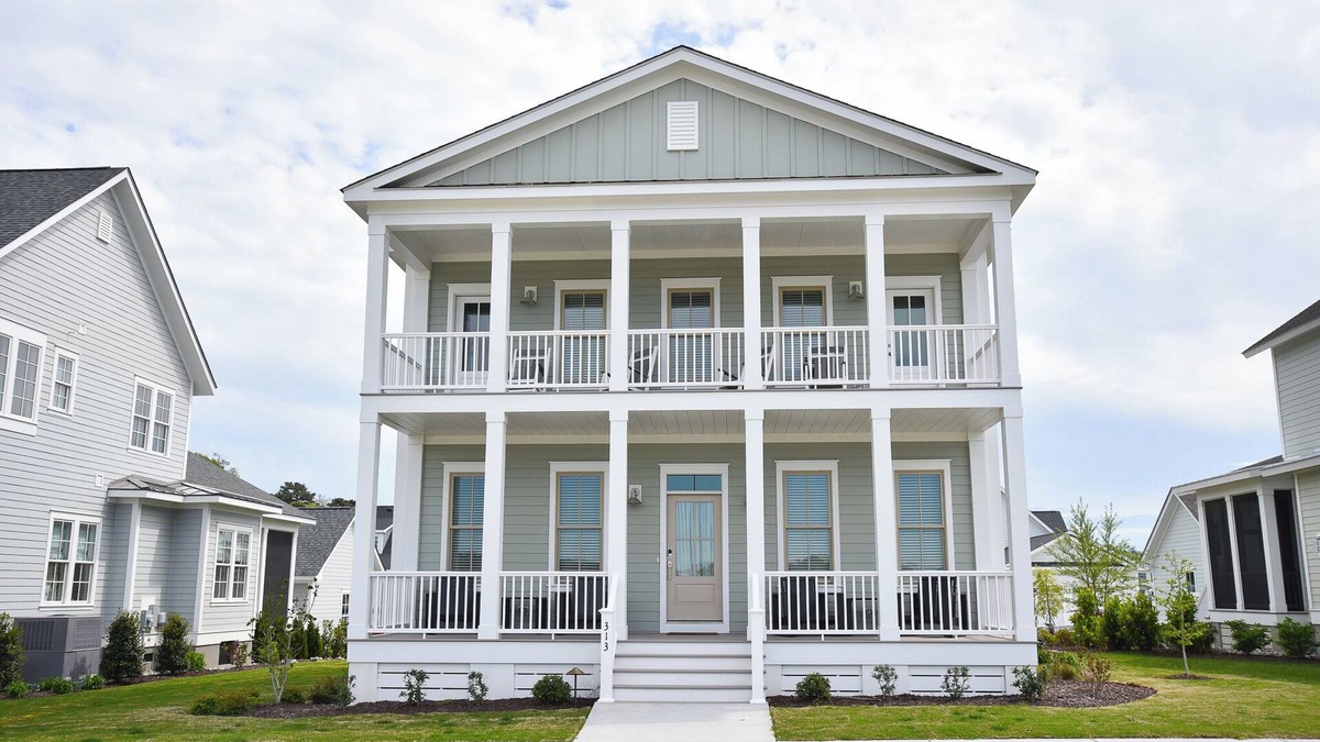 Cape Charles House | Welcome to the Whale house.