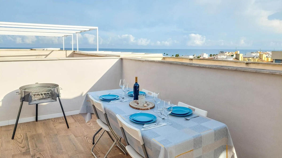 Chilches Apartment | Welcome to this large and beautiful vacation apartment with spacious roof terrace and sea view.