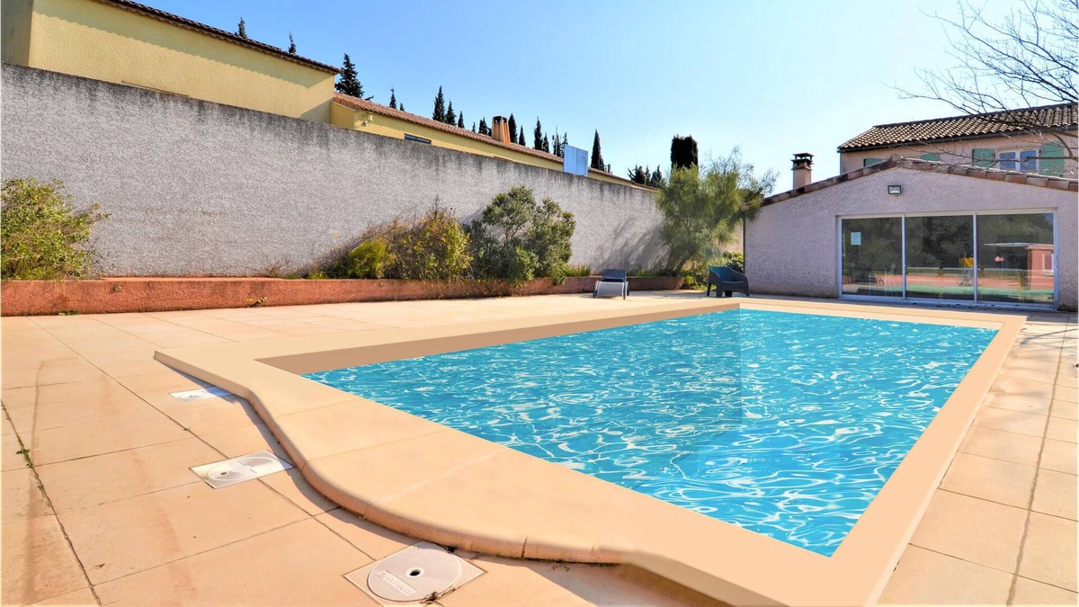 Vendemian House | Welcome to this spacious and family friendly cottage with beautiful garden.