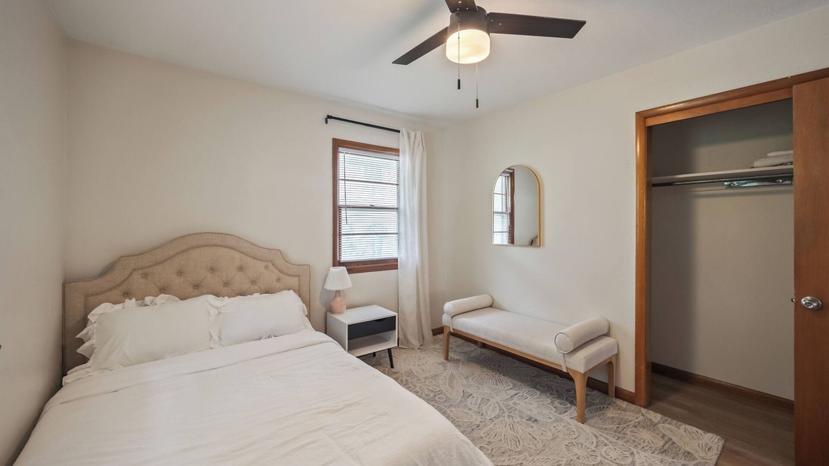 Des Moines House | Welcome to Tiny's House. Your 3 Beds, 1 Bathroom Cozy Retreat in Des Moines