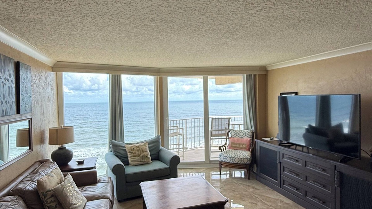 Winthrop Holding Condo | Welcome to your perfect beachfront condo in Daytona Beach Shores!
