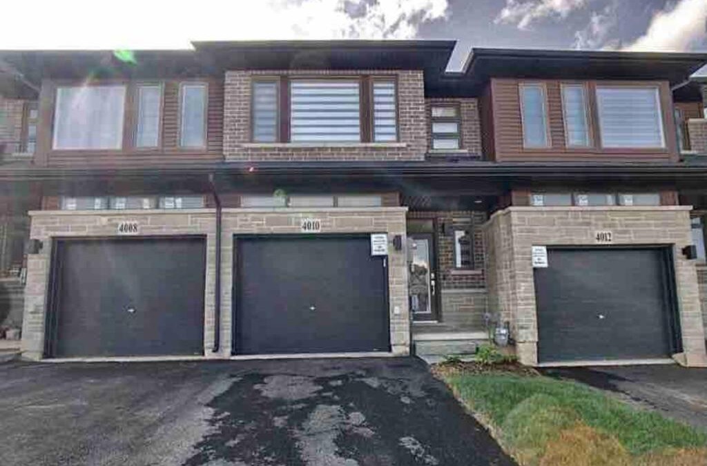 Beamsville House | Welcome to Vista Ridge! King Size Bed Near it All