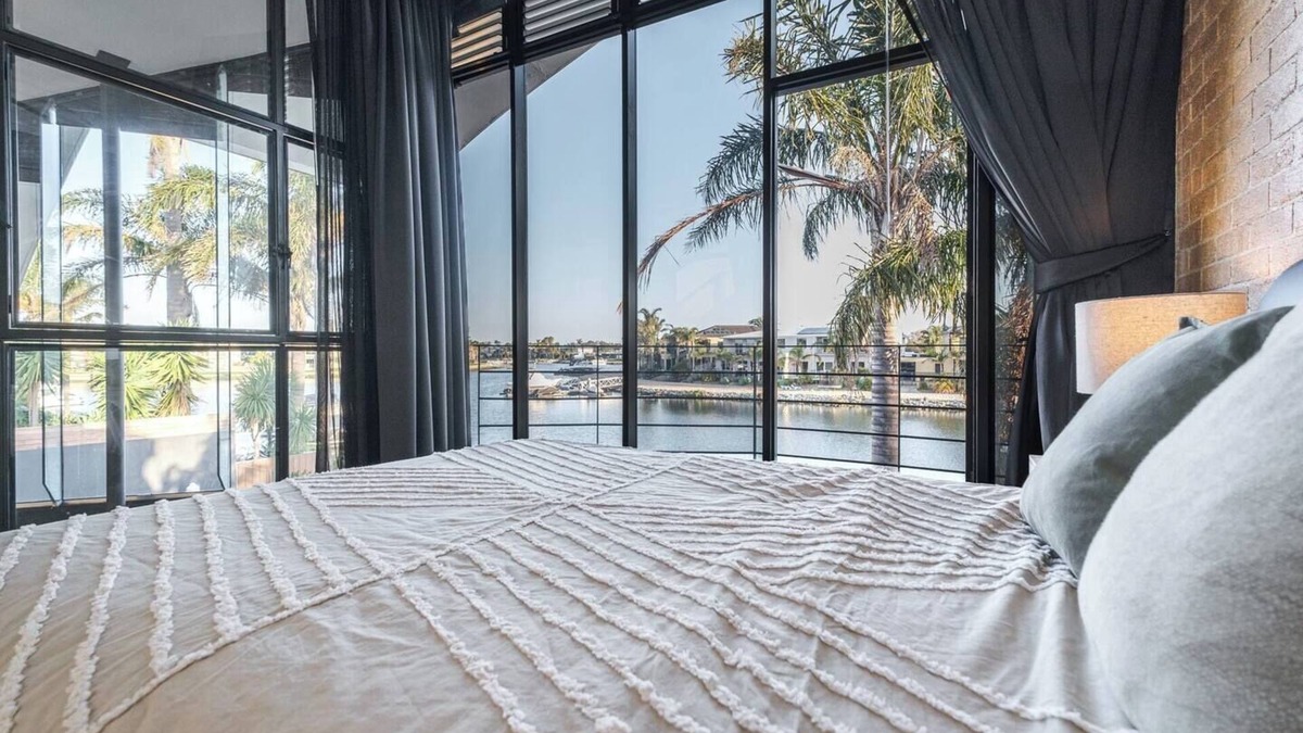 Patterson Lakes House | Welcome to your luxury waterfront retreat in Patterson Lakes