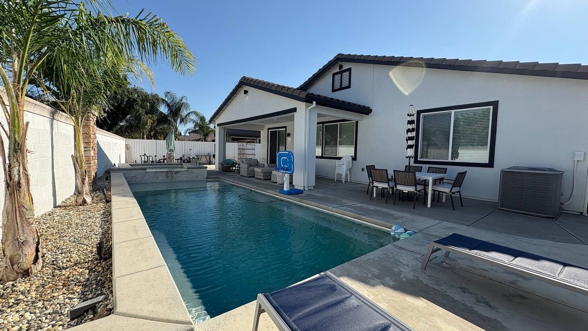 Hood House | Welcome to Your Dream Retreat!