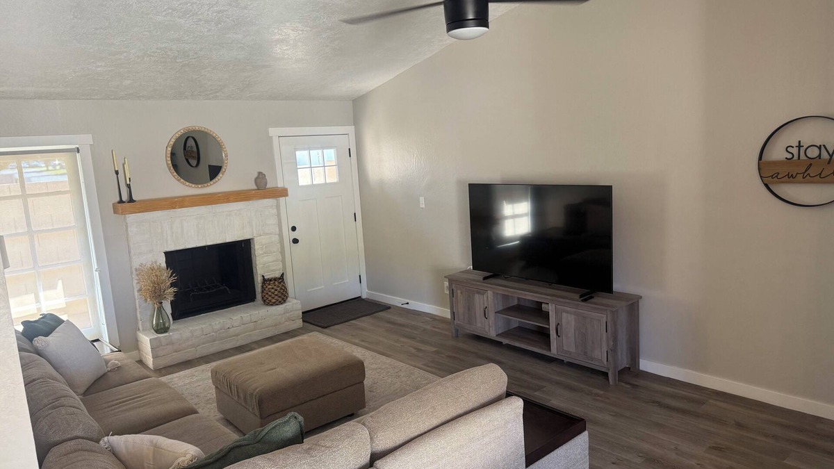 Bellair House | Welcome to your home away from home in sunny Glendale, Arizona!