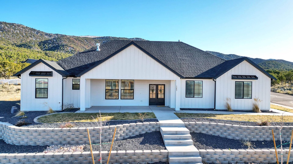 Parowan House | Welcome to your perfect getaway in Parowan, Utah! Nestled at the base of Brian H