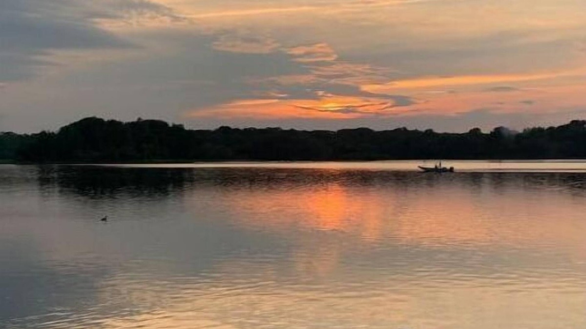 Berryville House | Welcome to Your Retreat by the Lake!