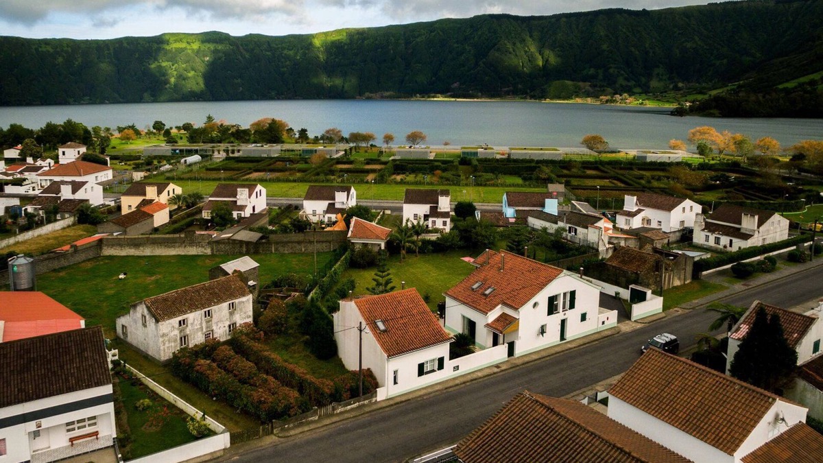 Sete Cidades House | WelcomeBuddy - Casa dos Avós - Garden & Lake II