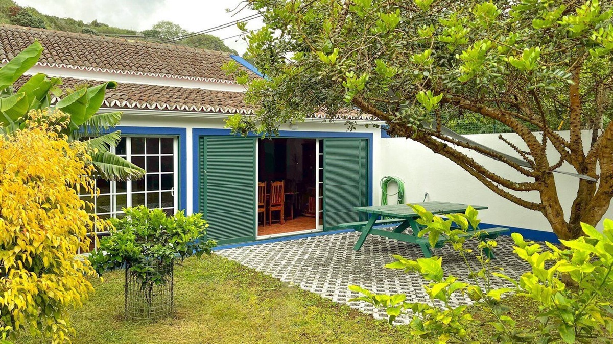 Caloura House | WelcomeBuddy - Casa Tia Néné - Green Glassyard