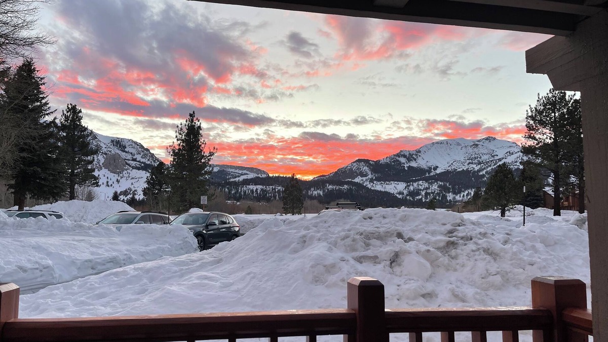 Mammoth Lakes Condo | Welcoming 2-bedroom 2 bath Mammoth Lakes Condo with Amazing Mountain Views