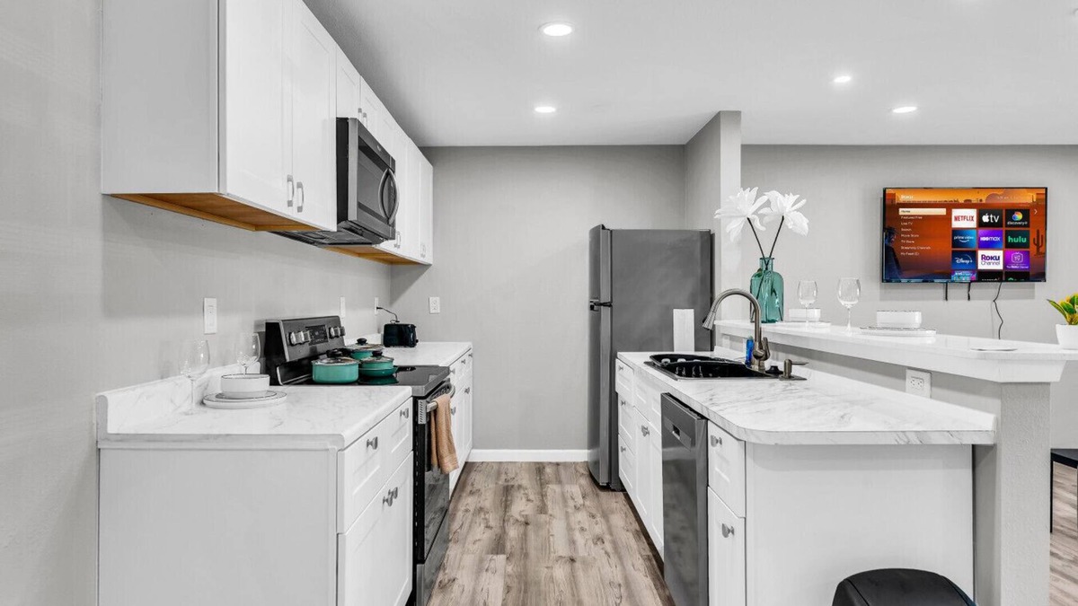 West Arlington Apartment | Welcoming 2BR Apartment Near Campus and Shops