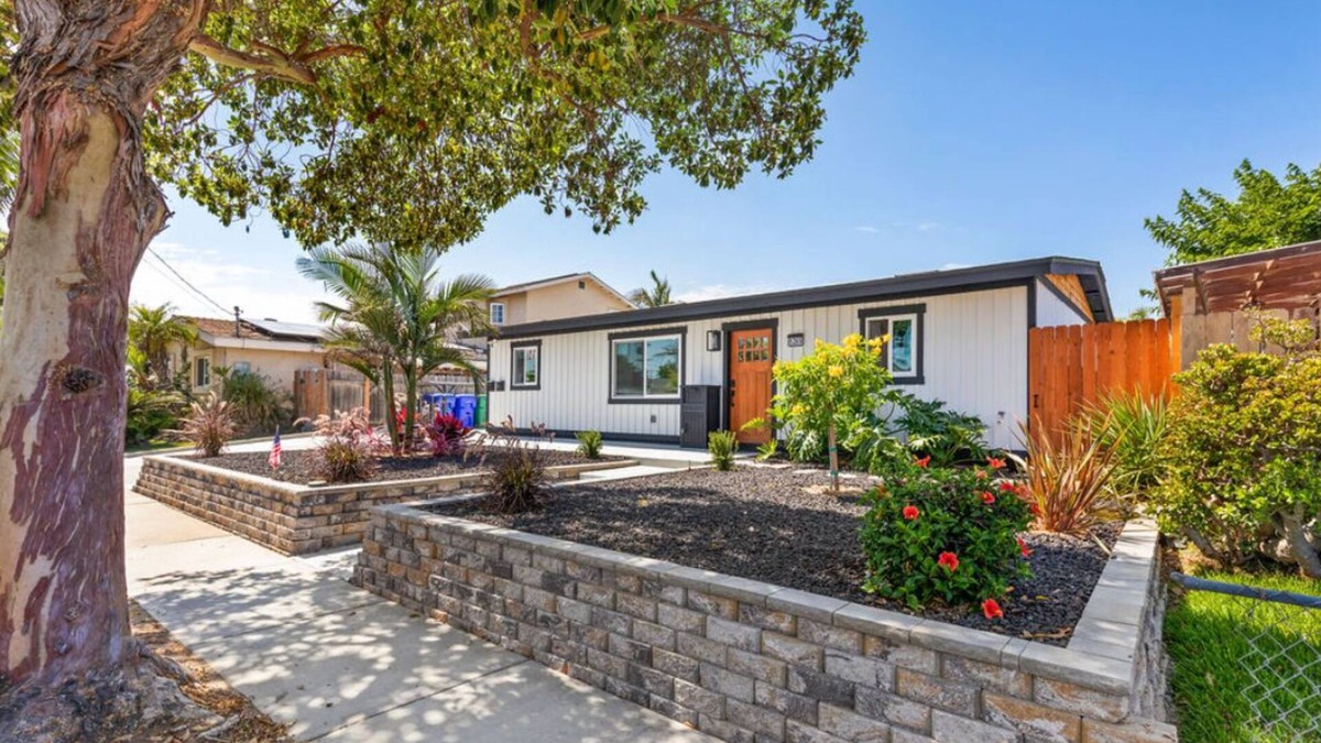 Clairemont House | Welcoming 3-bedroom bungalow close to all with AC in sunny San Diego