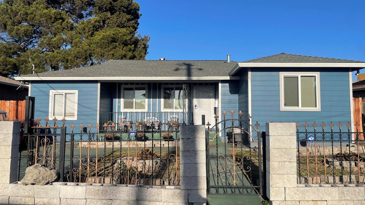 Oakland House | Welcoming 3-bedroom house with WiFi in Oakland near OAK airport and Arena.