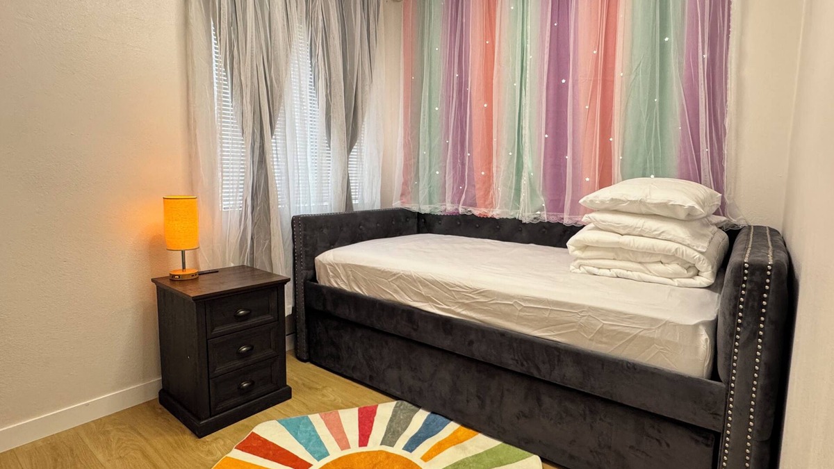 Valinda House | Welcoming 3-bedroom tiny house with AC in La Puente