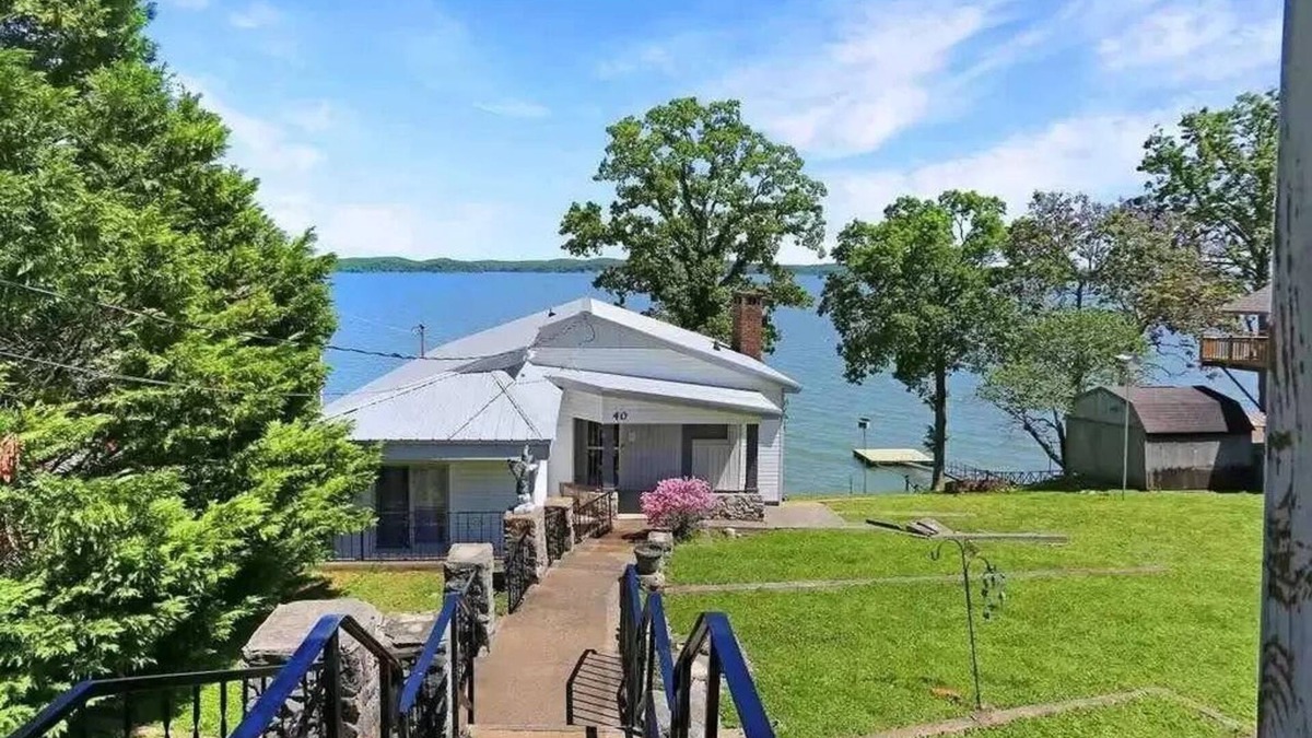 New Concord House | Welcoming and Cozy 2 bedroom KY lake cottage * Beautiful Views!