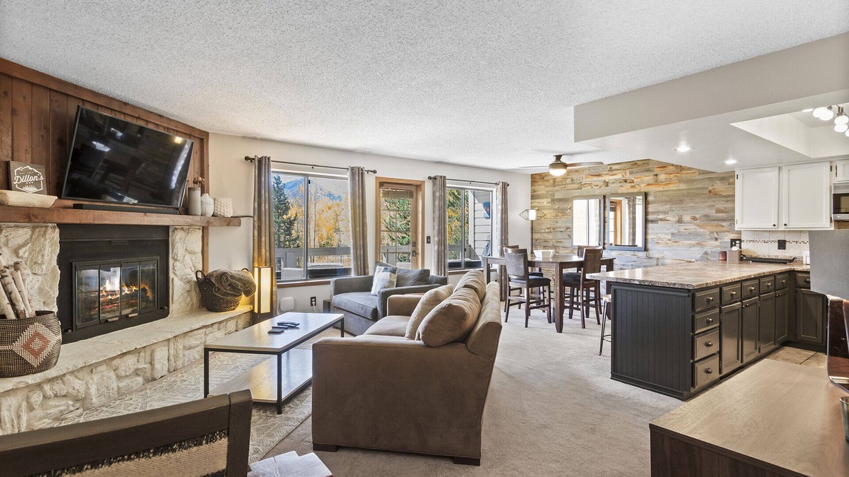 Mountain Country Condo | Welcoming and Modern Mountain Condo in Silverthorne!