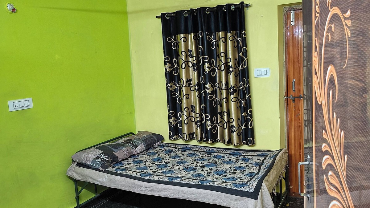 Hyderabad Apartment | Welcoming apartment with WiFi in vibrant Hyderabad