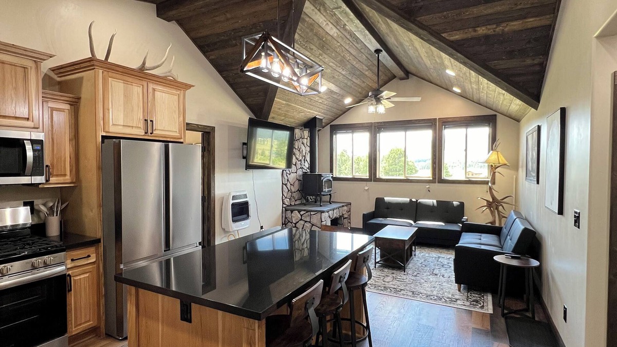 Eagar House | Welcoming brand new 3-bedroom house in Alpine