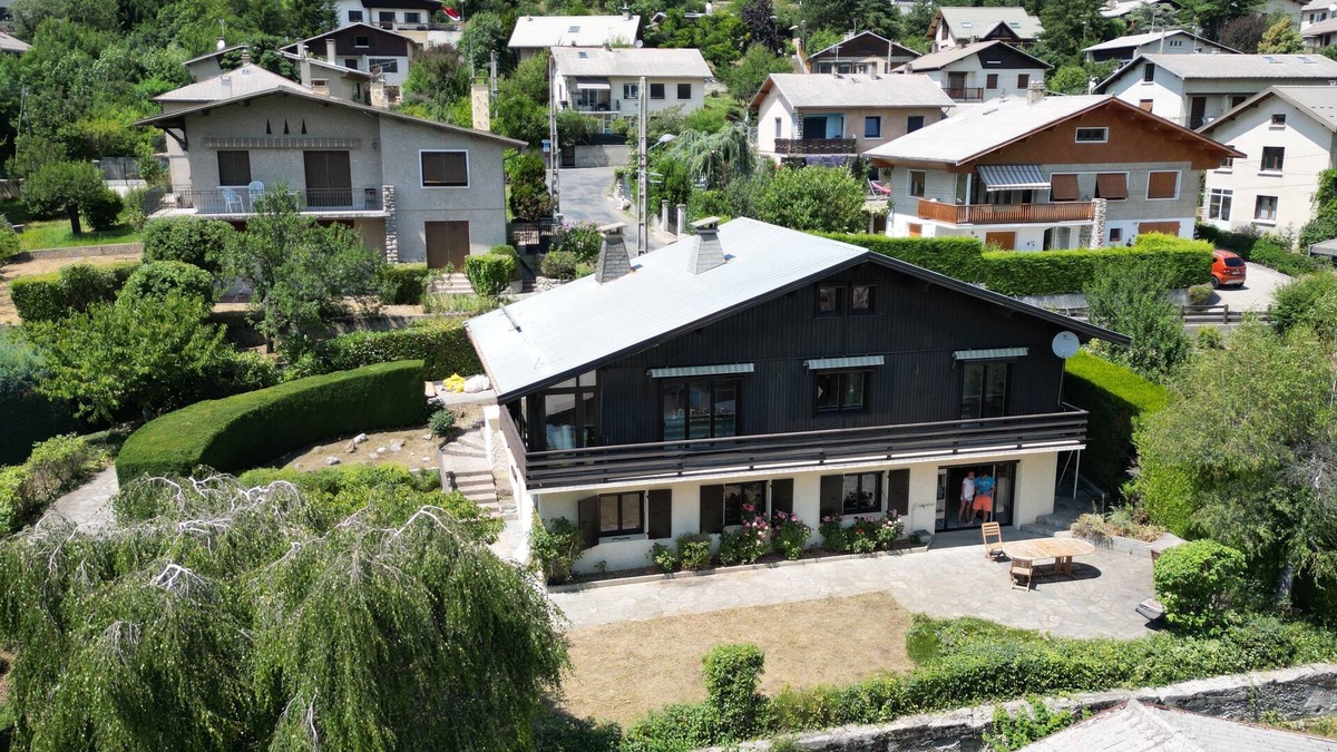 Embrun Ski Chalet | Welcoming chalet for 10/12 people in a quiet area close to the town center