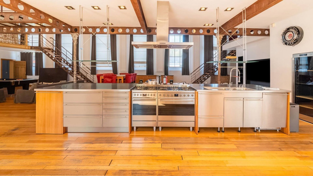 Dison House | Welcoming holiday home in Dison with private pool