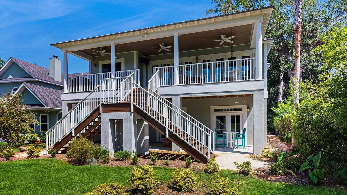 St. Simons Island House | Welcoming Home with Golf Course View, High-Speed WiFi, and Central AC