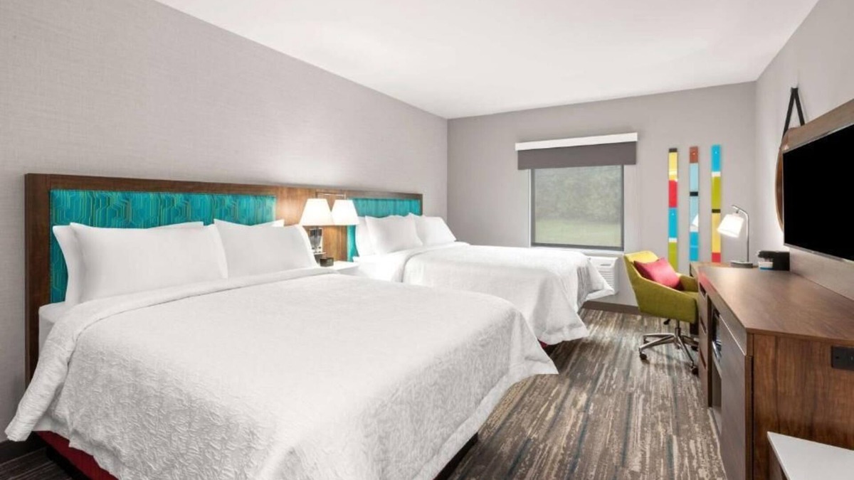 Tigard Hotel | Welcoming Hotel w/Free Hot Breakfast! 3 Comfortable Units, Indoor Pool!