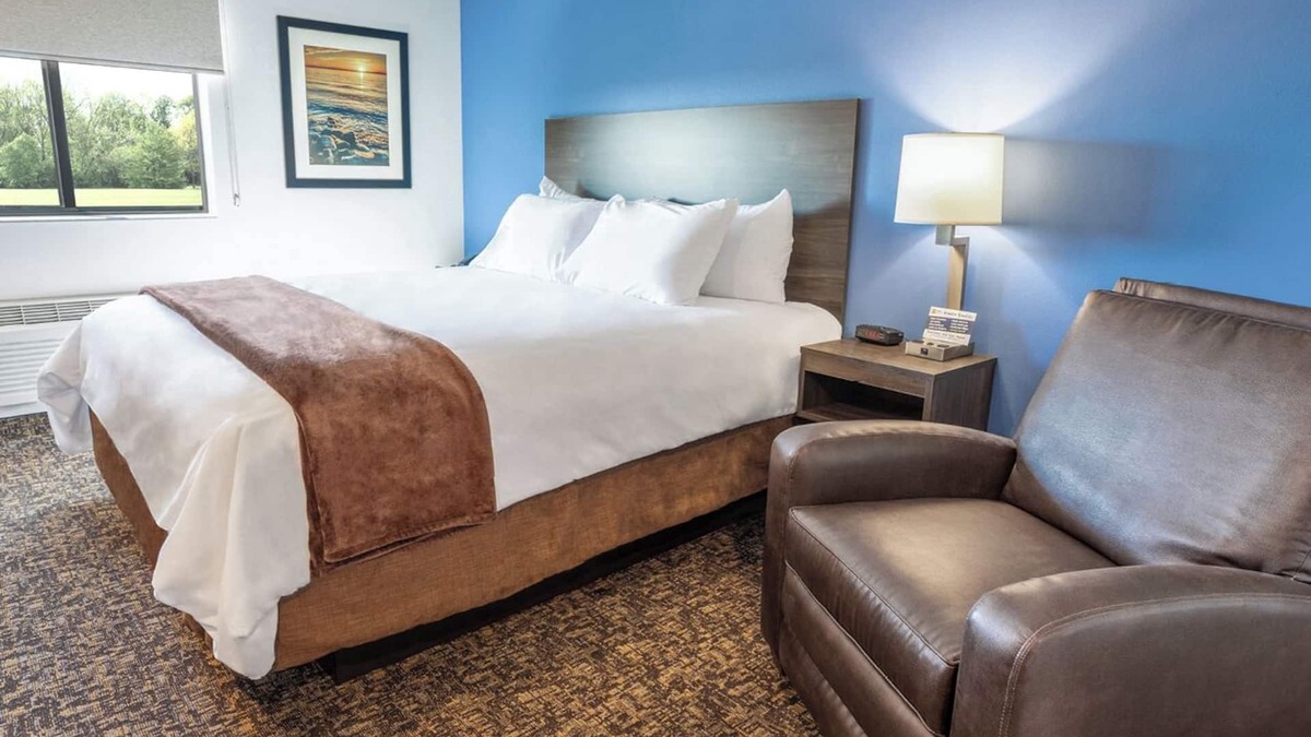 Pooler Hotel | Welcoming Hotel w/In-Room Kitchenettes, Pet-Friendly, Near Savannah Airport