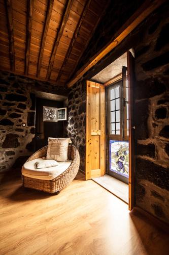 Cais do Pico House | Welcoming House in São Roque do Pico with Mountain View