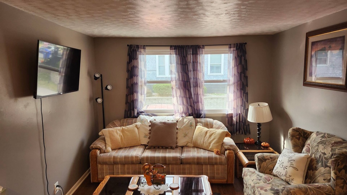 Mason City Apartment | Welcoming, Wonderfully Cozy 1 bdrm Apt