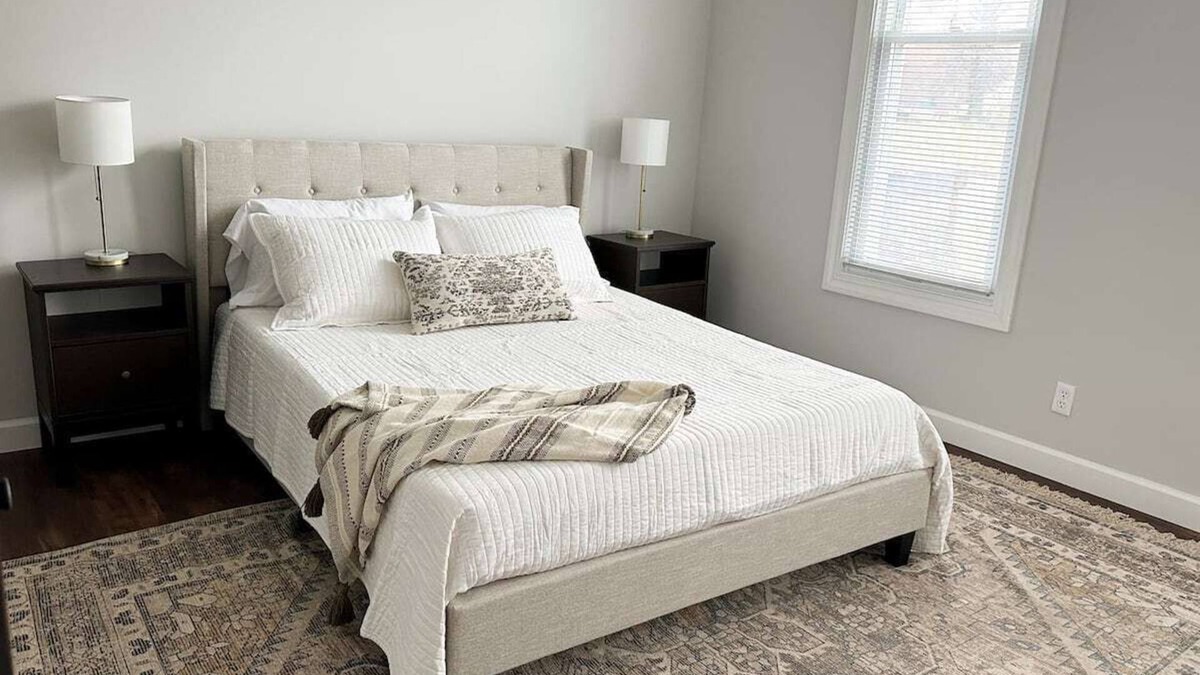 Evansville House | Well decorated 2BR Cozy Home, close to everything in Evansville