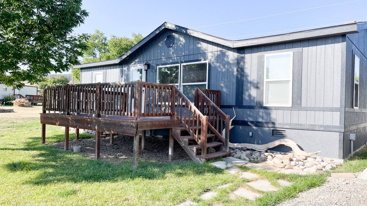 Fort Smith House | Well kept cozy home located right next to the Big Horn River and Yellowtail Dam