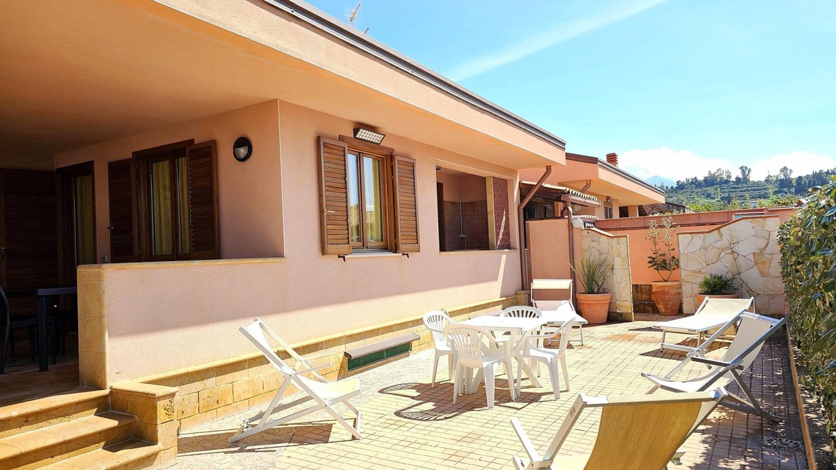 Solfarelli Villa | WELL-LIT MEDITERRANEAN VILLA WITH VERANDA AND GARDEN ONLY 50 METERS FROM THE SEA