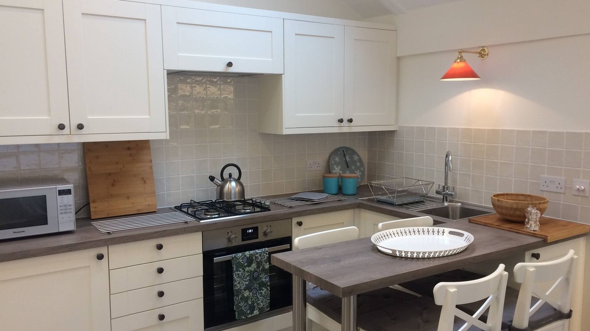 Southfield Apartment | Well-located one-bedroom flat in leafy Chiswick, London