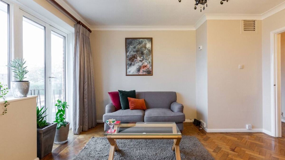 Farnham Apartment | Well located, welcoming place in Farnham