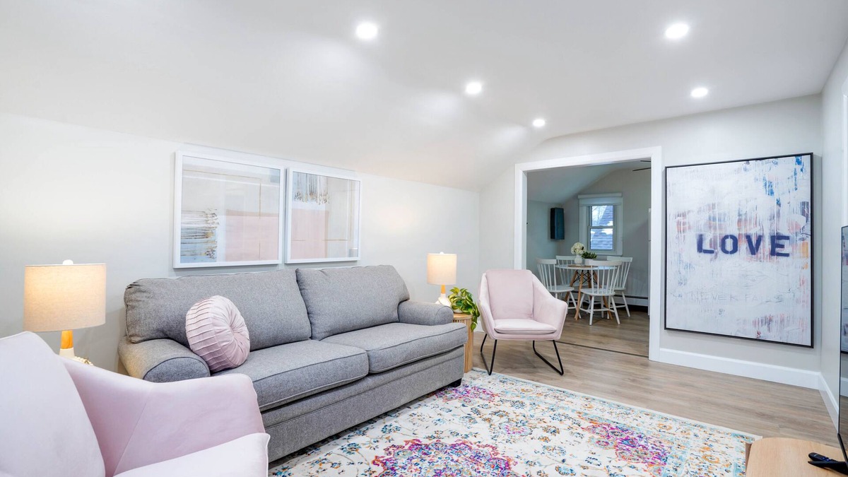 South London Apartment | Well Styled and Cozy Apartment!