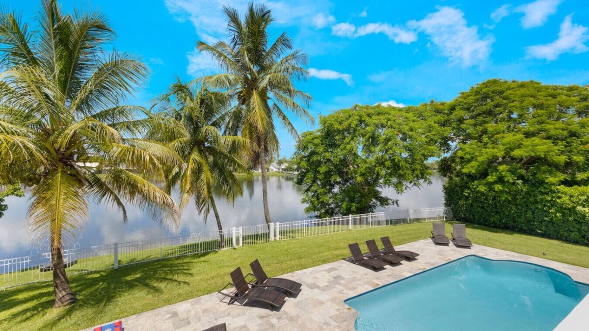 Wellington Apartment | Wellington Lakehouse Heated Pool & Views